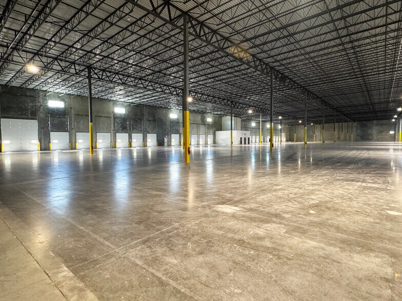 More Photos Of 7917 Fernham Ln, District Heights Warehouse For Lease