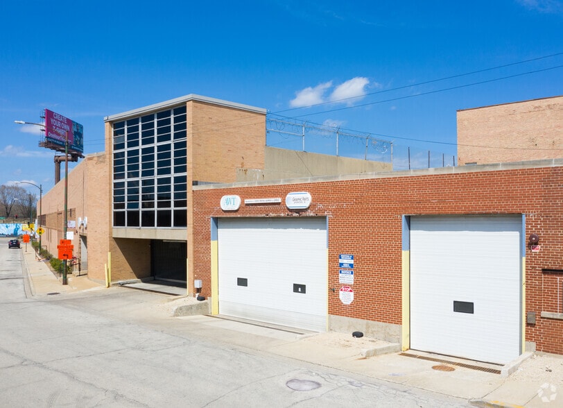 More Photos Of 4319-4321 N Knox Ave, Chicago Warehouse For Lease
