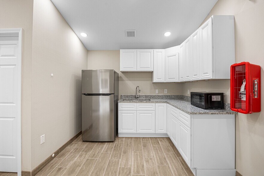 More Photos Of 15002 Bj Dusek Rd, Wallis Flex For Sale