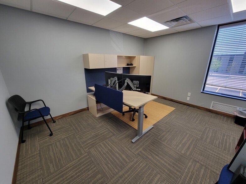 More Photos Of 2500 W 49th St, Sioux Falls Office For Lease