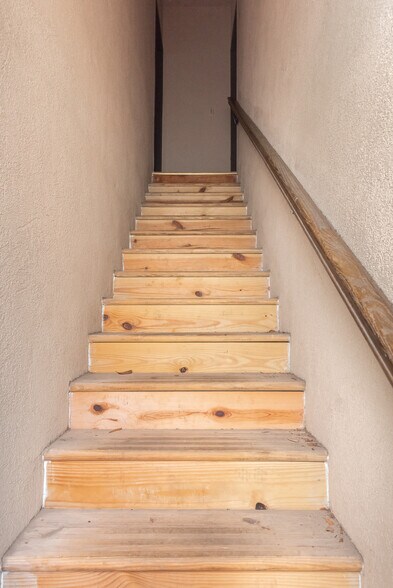 More Photos Of 77-87 Bay Bridge Dr, Gulf Breeze Office For Lease