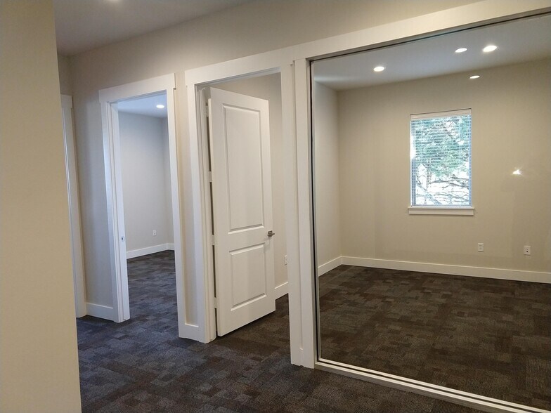 More Photos Of 60 Noble Ct, Heath Office Residential For Lease