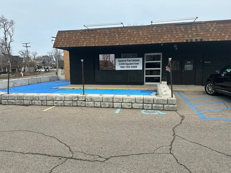 Primary Photo Of 1535-1537 Cass Lake Rd, Keego Harbor Freestanding For Lease