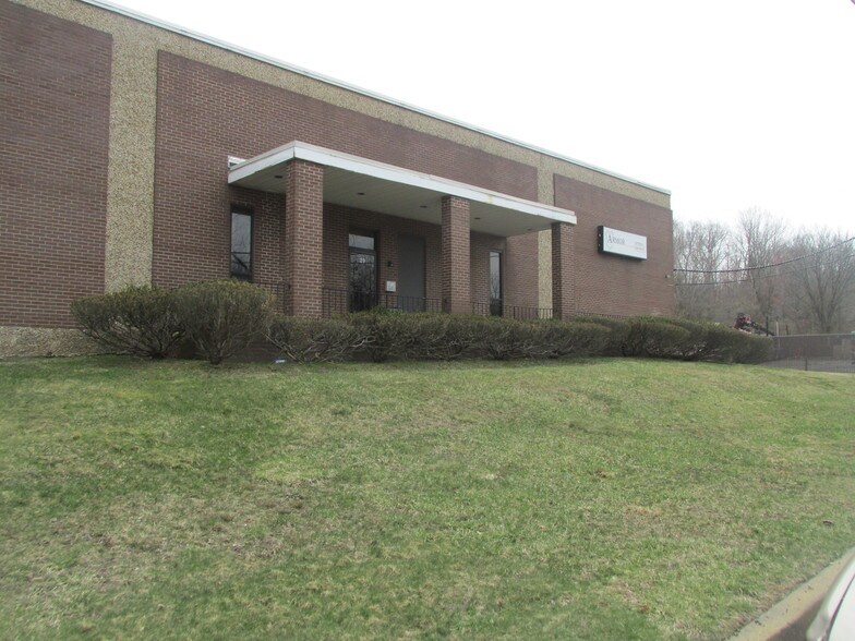 More Photos Of 29 Commerce Ct, Verona Warehouse For Lease