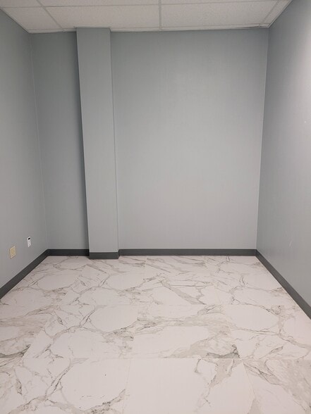 More Photos Of 102 S Avenue A, Freeport Manufacturing For Sale