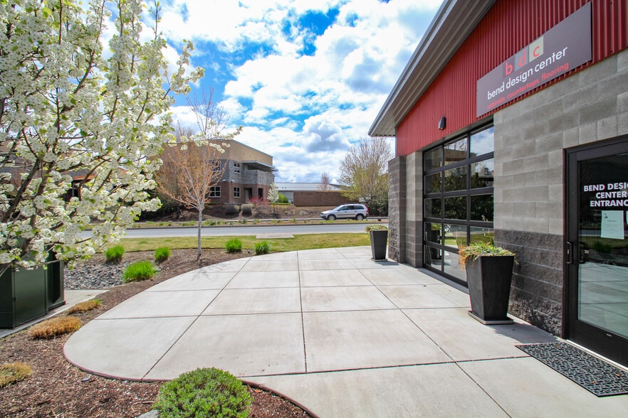 More Photos Of 63052 Layton Ave, Bend Warehouse For Lease