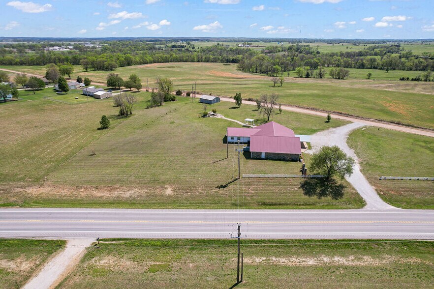 More Photos Of 58225 US-60, Fairland General Retail For Sale