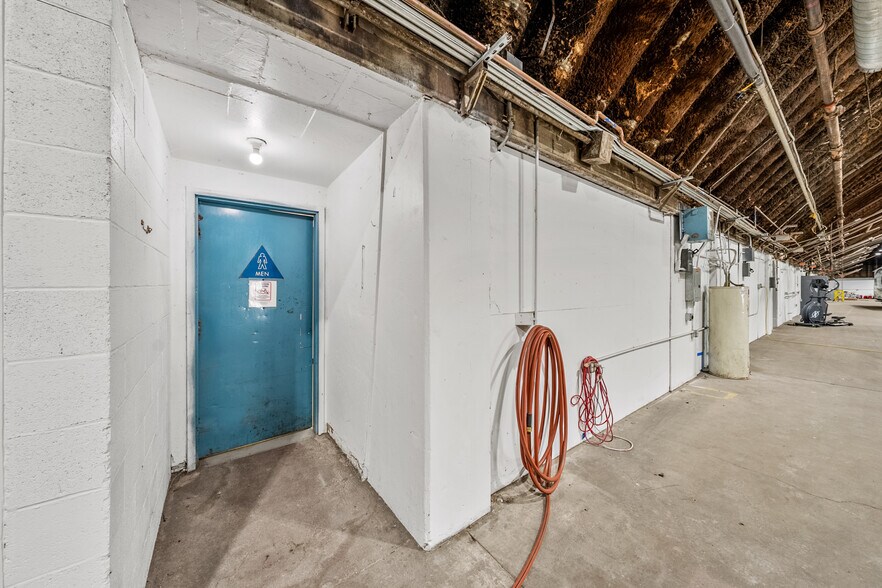 More Photos Of 1385 Antelope Rd, White City Manufacturing For Lease