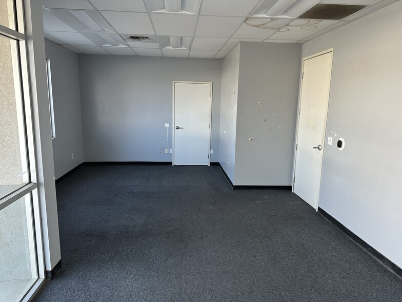More Photos Of 3740 N Sillect Ave, Bakersfield Light Manufacturing For Lease