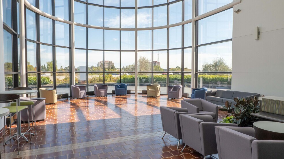 More Photos Of 600 Wilshire Dr, Troy Office For Sale