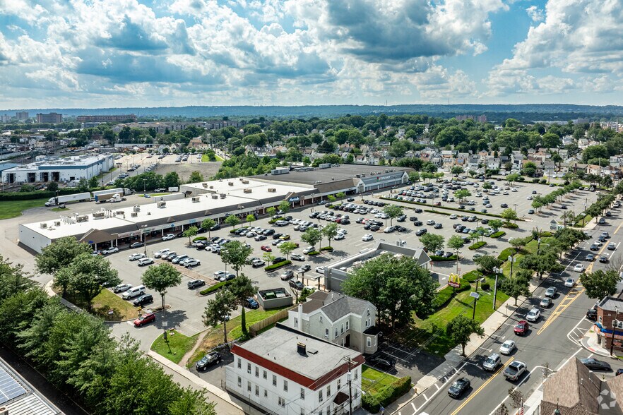 More Photos Of 8-10 Franklin St, Bloomfield Freestanding For Lease