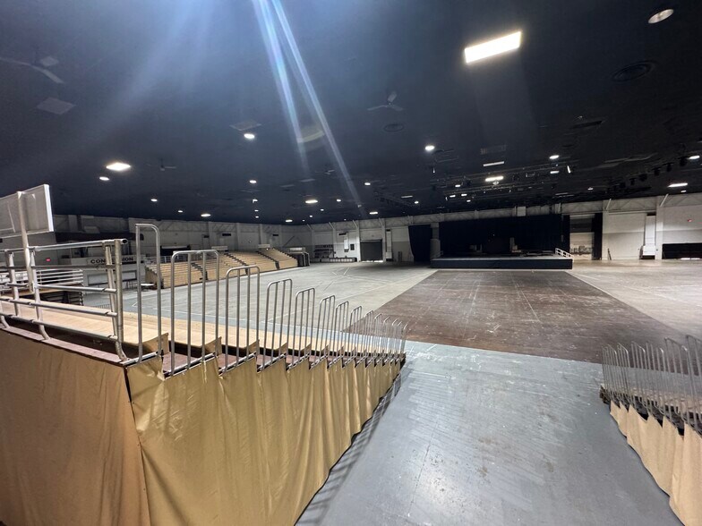 More Photos Of 10408 State Highway 64 E, Tyler Theater Concert Hall For Sale