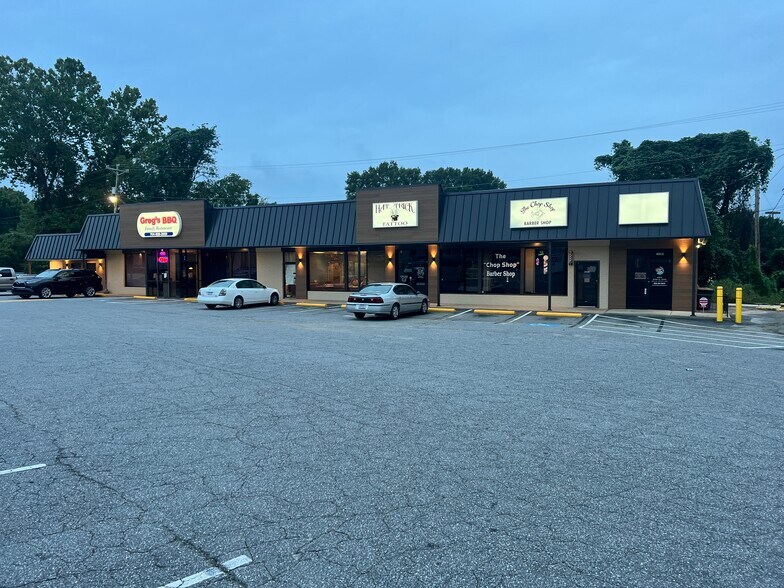 More Photos Of 701-709 Sullivan Rd, Statesville Unknown For Lease