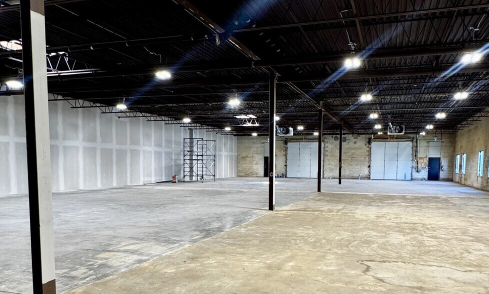 More Photos Of 350 Oakdale Rd, Toronto Manufacturing For Lease