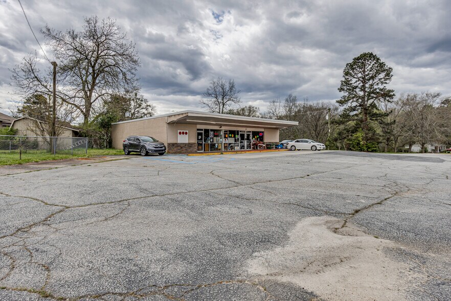 More Photos Of 200 Willard Rd, Clinton Storefront For Sale