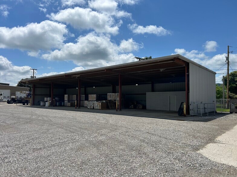 More Photos Of 555 29th St W, Charleston Service For Lease