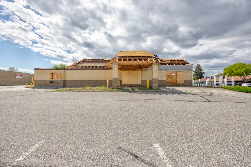More Photos Of 325 Torbett St, Richland General Retail For Lease