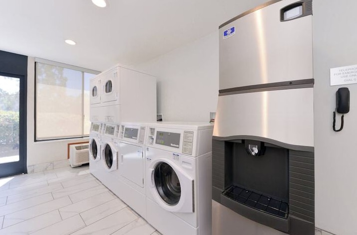 More Photos Of 3540 Rosedale Hwy, Bakersfield Hotel For Sale