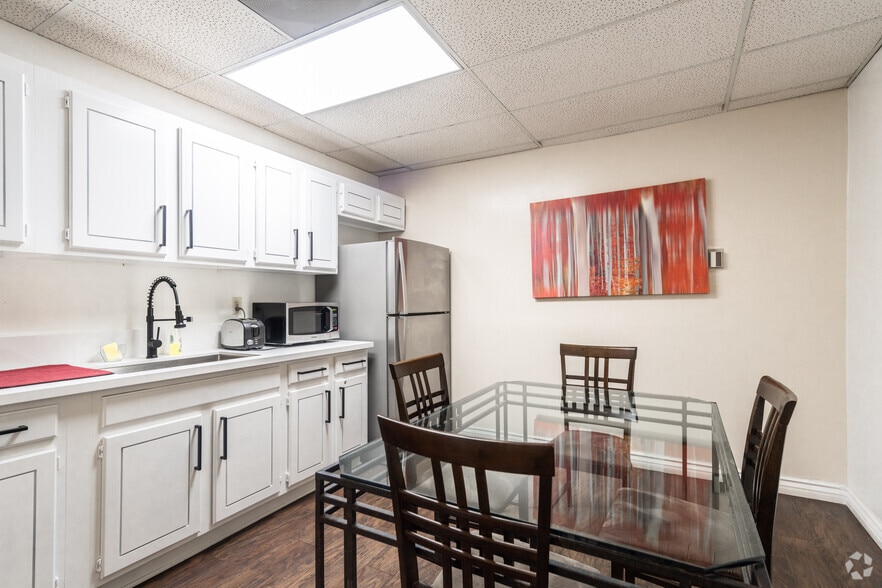 More Photos Of 3820 Del Amo Blvd, Torrance Loft Creative Space For Lease