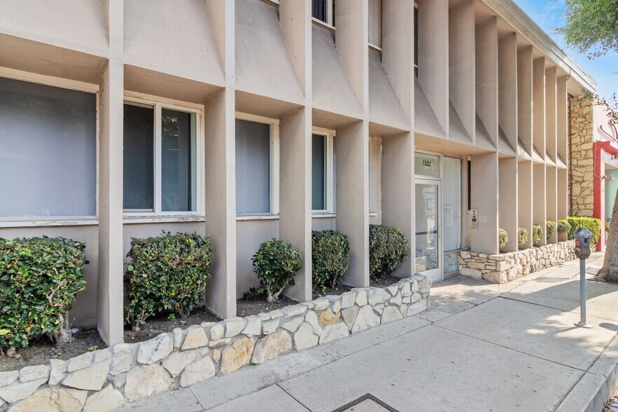More Photos Of 1122 S Robertson, Los Angeles Office For Lease