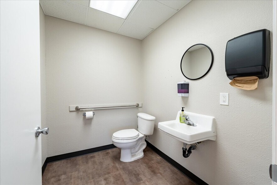 More Photos Of 2151 Van Horn Rd, Fairbanks Warehouse For Sale