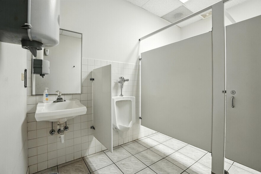 More Photos Of 8130 River Dr, Morton Grove Warehouse For Sale