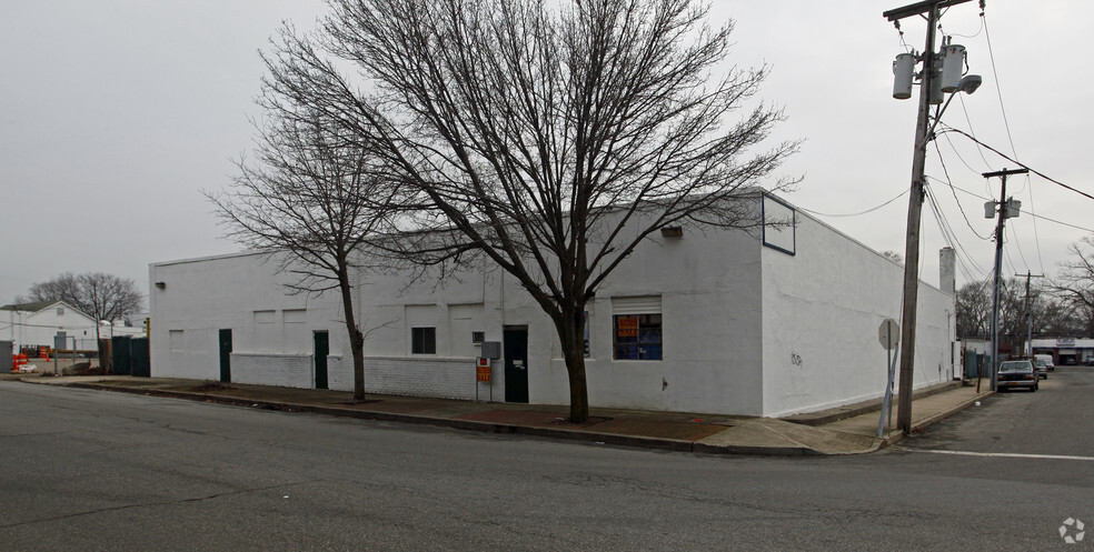 Primary Photo Of 40 Railroad Ave, Copiague Warehouse For Lease