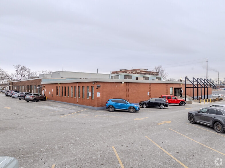 More Photos Of 414 Victoria Av N, Hamilton Medical For Lease