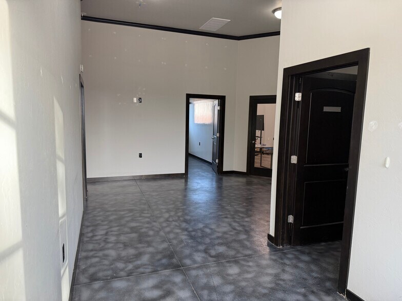More Photos Of 1716 Signal Ridge Dr, Edmond Office For Sale