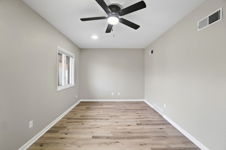 More Photos Of 617 Miami St, Toledo Office Residential For Sale