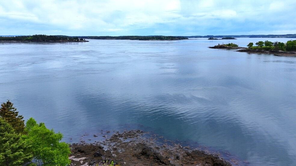 More Photos Of 24 Harris Point Rd, Eastport Hotel For Sale