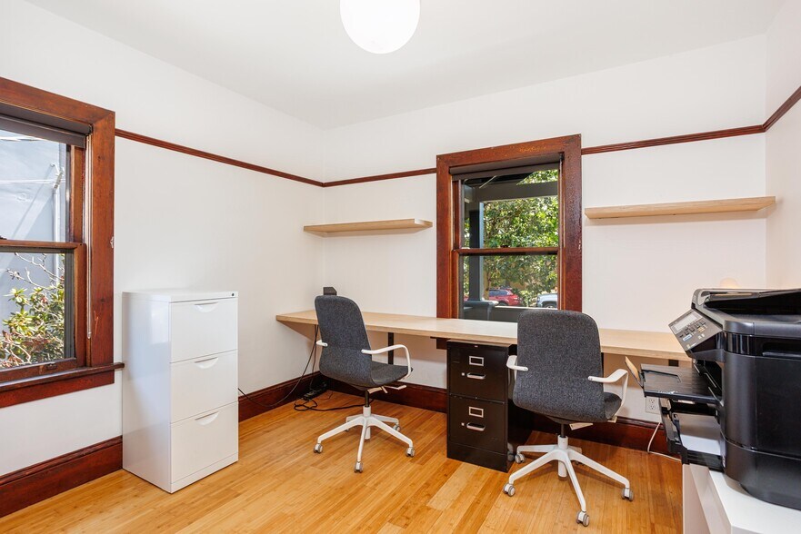More Photos Of 2105 SE Ochoco St, Portland Office For Sale