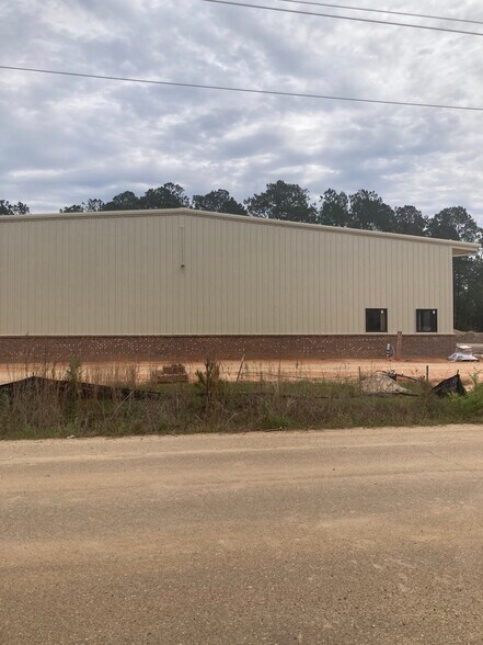 More Photos Of 2030 Phillip Dr, Covington Warehouse For Lease