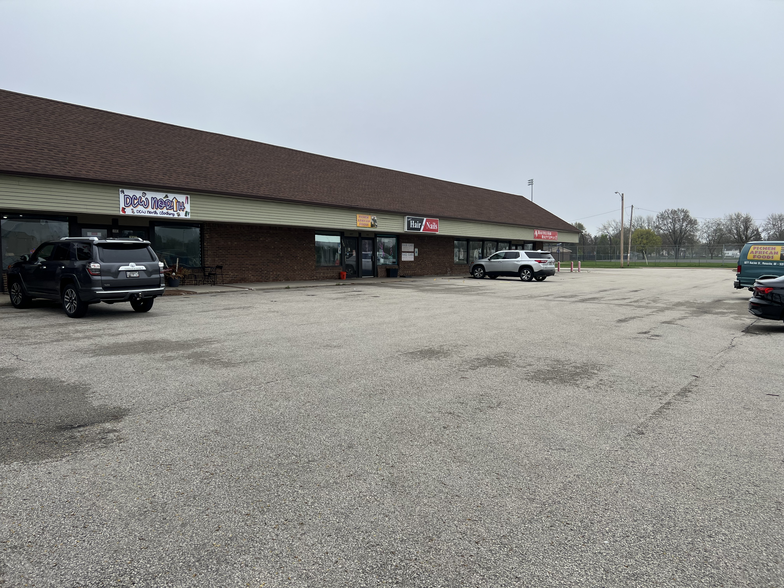 Primary Photo Of 1065-1085 Racine Rd, Menasha Storefront Retail Office For Sale