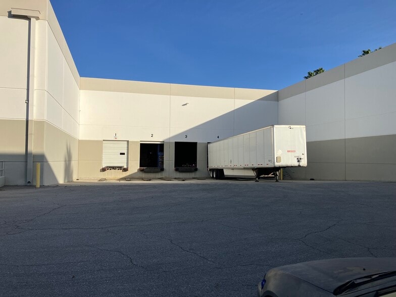 More Photos Of 802 Echelon Ct, City of Industry Warehouse For Lease