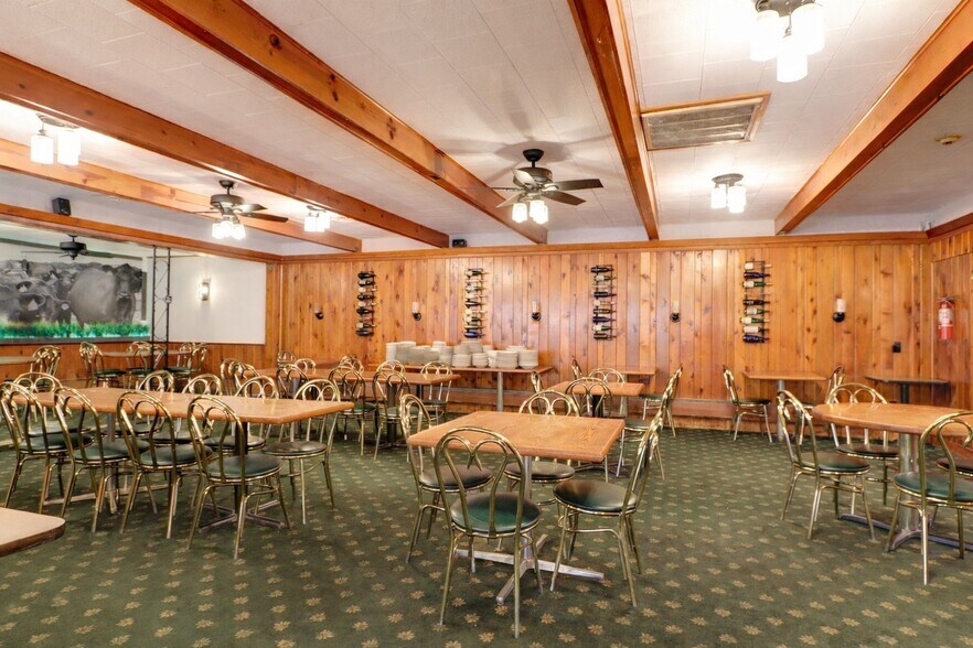 More Photos Of 369 Waterloo Geneva Rd, Waterloo Town Restaurant For Sale
