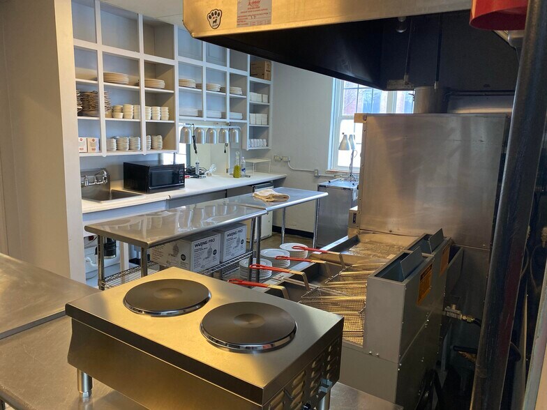 More Photos Of 501 Main St, Belton Storefront For Sale