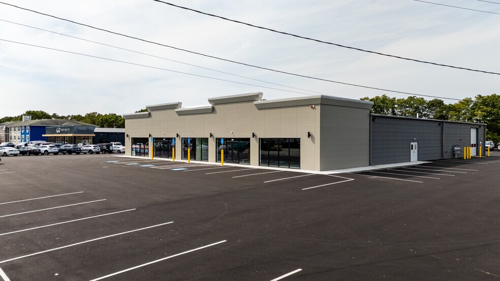 More Photos Of 147 Samoset St, Plymouth Storefront For Lease