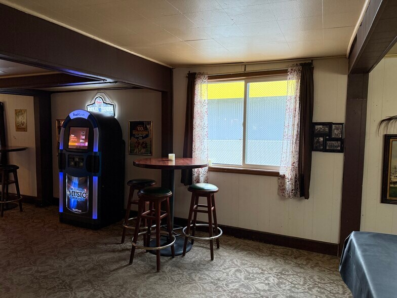 More Photos Of 51815 Kenai Spur Hwy, Kenai General Retail For Sale