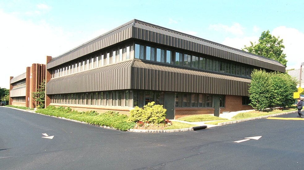 Primary Photo Of 65 Mountain Blvd, Warren Medical For Sale