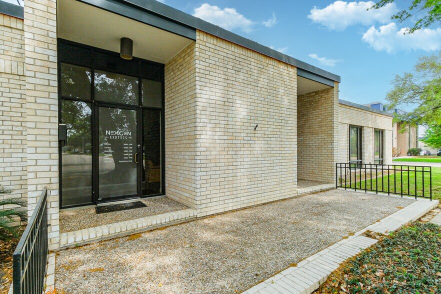 More Photos Of 8200 Westglen Dr, Houston Movie Radio TVStudio For Lease