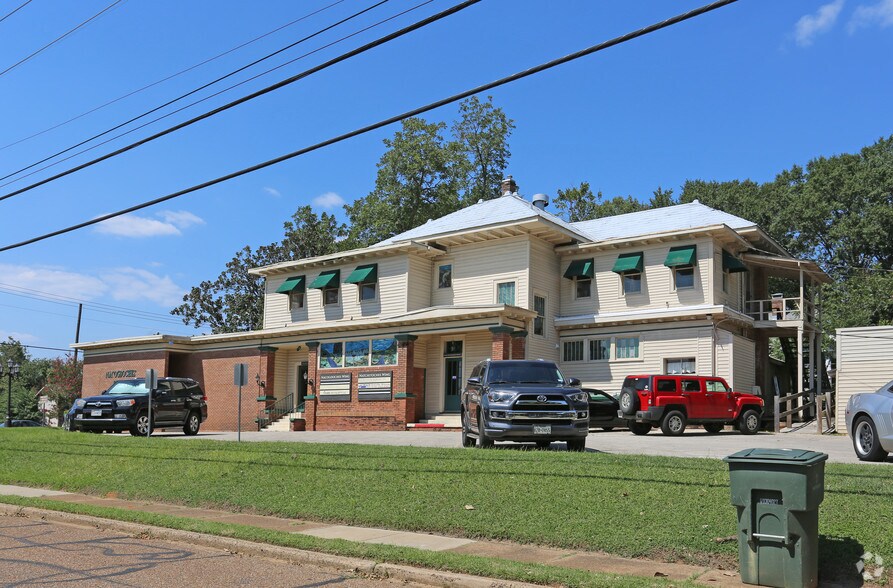 More Photos Of 507 E Hospital St, Nacogdoches Office For Lease