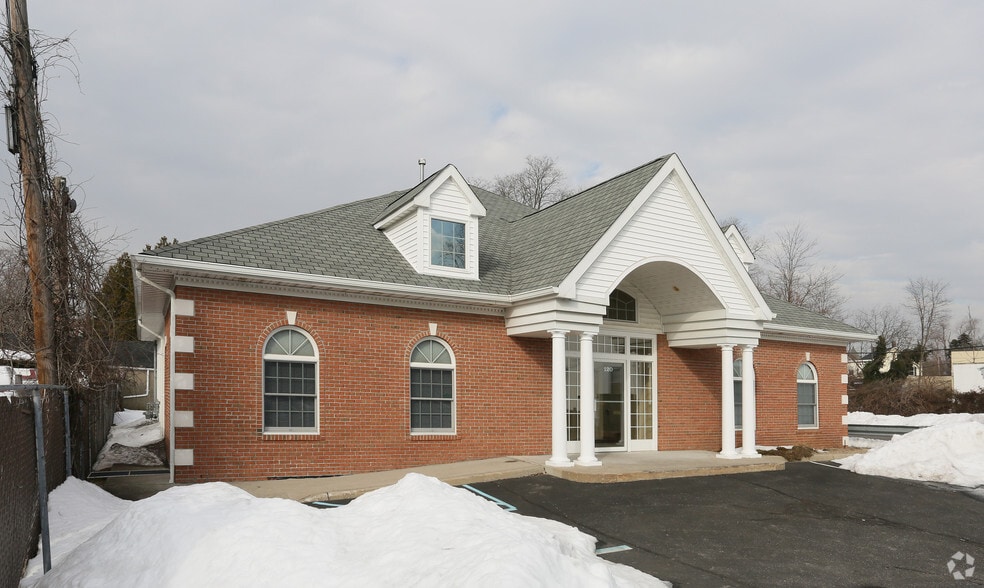 More Photos Of 120 Broadway, Amityville Office For Sale