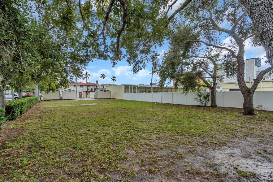 More Photos Of 417 8th St W, Bradenton Flex For Lease