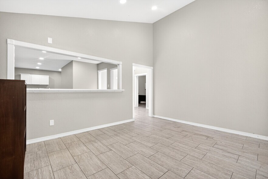 More Photos Of 2400 Tee Cir, Norman Medical For Lease