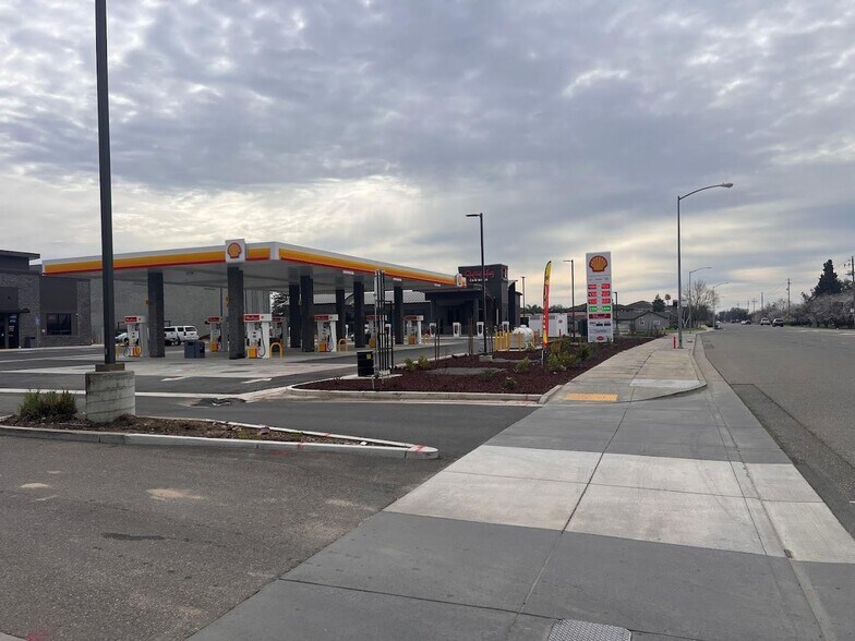 More Photos Of 710 N Jack Tone Rd, Ripon General Retail For Sale