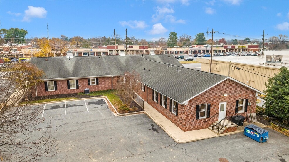 More Photos Of 925 N East St, Frederick Bank For Lease