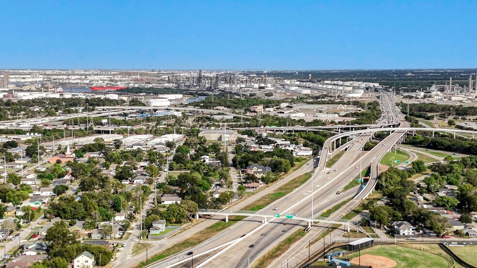 More Photos Of 7510 Lawndale St, Houston Warehouse For Sale