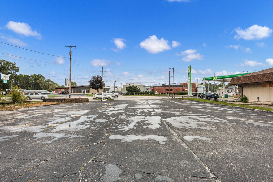 More Photos Of 2904 Calumet Ave, Manitowoc Auto Salvage Facility For Sale