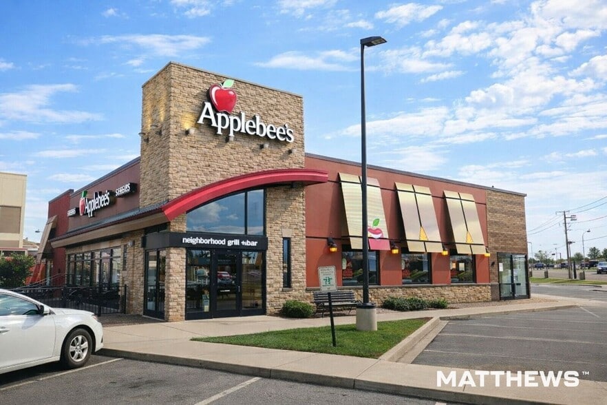 Primary Photo Of 115 Industrial Dr, Beaver Dam Restaurant For Lease